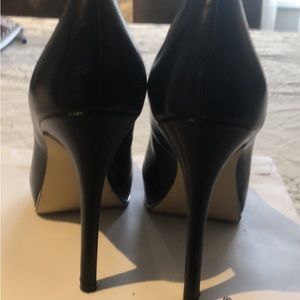 black guess heels in great condition